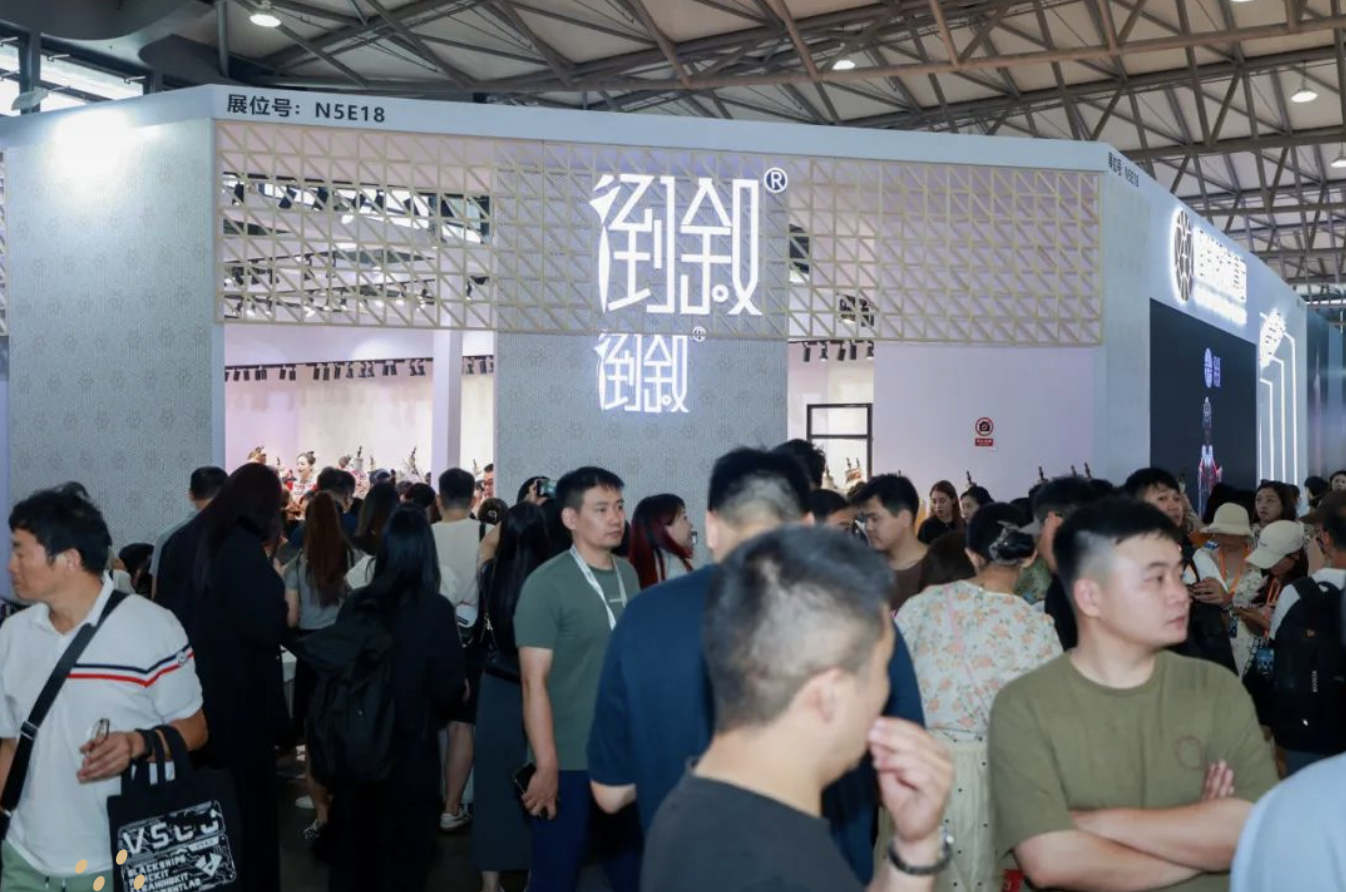 邀請(qǐng)函 | 倒敘集團(tuán)亮相2024上海國(guó)際婚紗禮服、彩妝造型及時(shí)尚配飾展